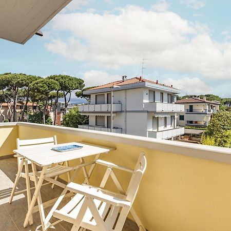 Comfy Apartment With Private Parking Near The Beach! Viareggio Ngoại thất bức ảnh